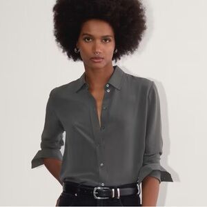 Everlane The Must-Have Shirt in Washable Silk in graphite, size 14